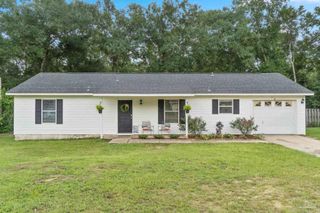 537 Greenberry Dr, Cantonment, FL 32533