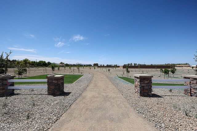 315 W Flax Drive, San Tan Valley, AZ 85140