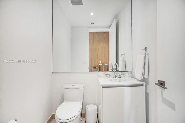 2821 S Bayshore Dr 15C, Miami, FL 33133