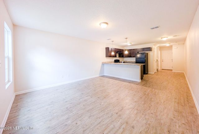 8441 MCGIRTS VILLAGE Lane, Jacksonville, FL 32210