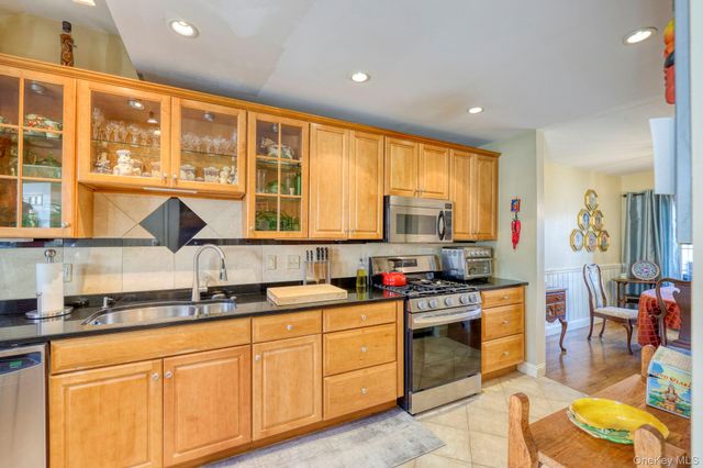 7 Birkdale Court, Poughkeepsie, NY 12603