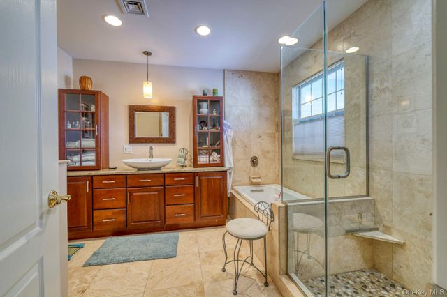 7 Birkdale Court, Poughkeepsie, NY 12603