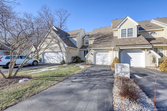 7 Birkdale Court, Poughkeepsie, NY 12603