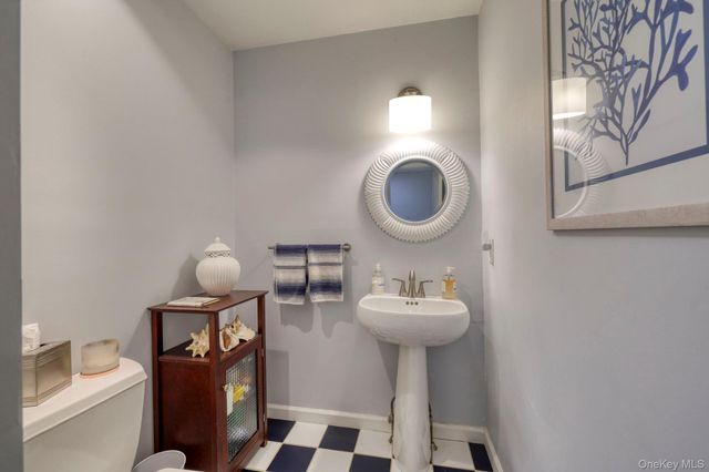 7 Birkdale Court, Poughkeepsie, NY 12603