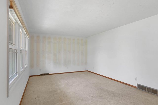 115 Helen Road, Waterloo, IA 50701