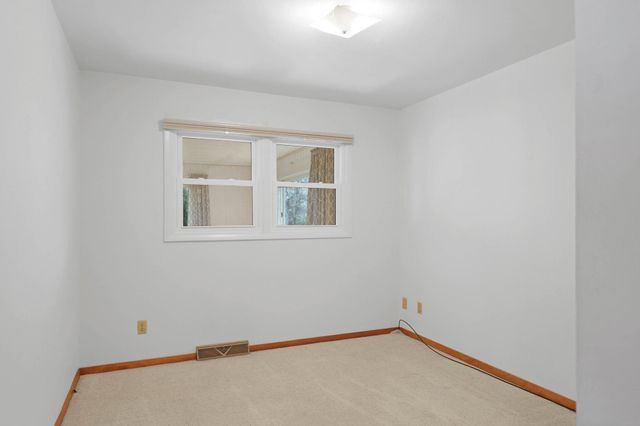 115 Helen Road, Waterloo, IA 50701