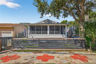 914 DARTMOOR STREET N, St Petersburg, FL 33701