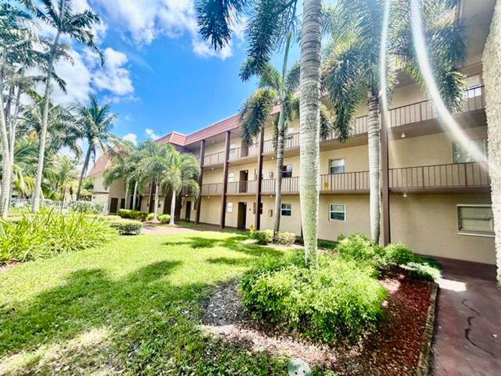 120 Sparrow Drive 115, Royal Palm Beach, FL 33411
