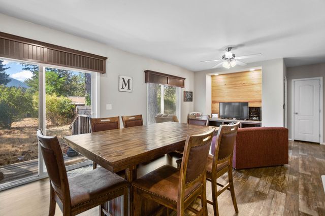 212 S Junction Avenue, Cave Junction, OR 97523