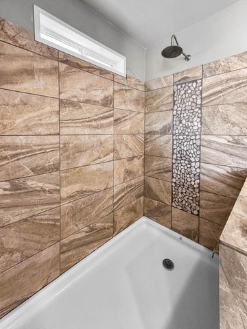 212 S Junction Avenue, Cave Junction, OR 97523