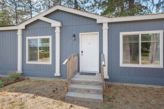 212 S Junction Avenue, Cave Junction, OR 97523