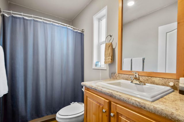 212 S Junction Avenue, Cave Junction, OR 97523