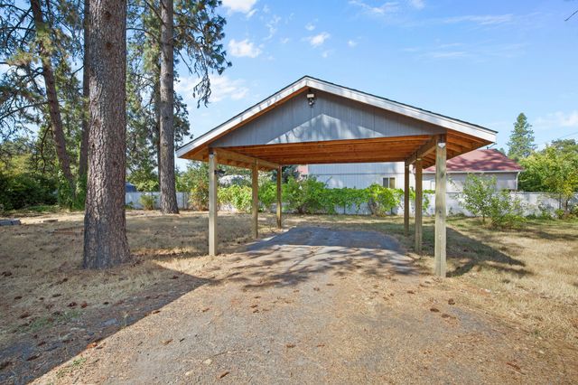 212 S Junction Avenue, Cave Junction, OR 97523