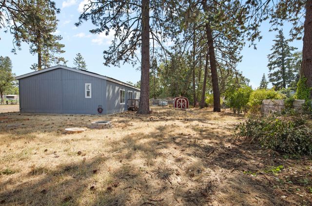 212 S Junction Avenue, Cave Junction, OR 97523