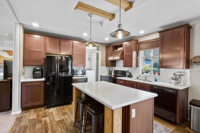 212 S Junction Avenue, Cave Junction, OR 97523