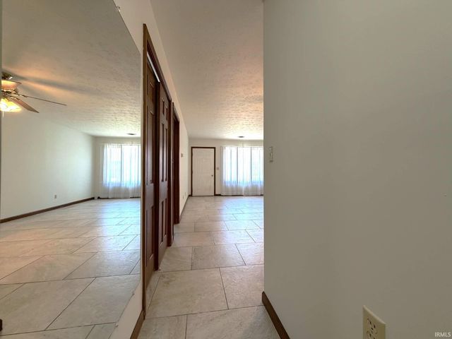 822 Woodlawn Ave Apt D, Monticello, IN 47960