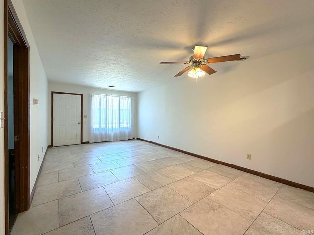 822 Woodlawn Ave Apt D, Monticello, IN 47960