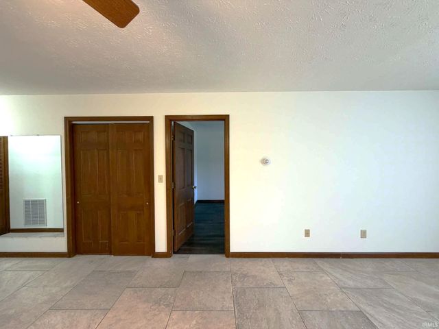 822 Woodlawn Ave Apt D, Monticello, IN 47960