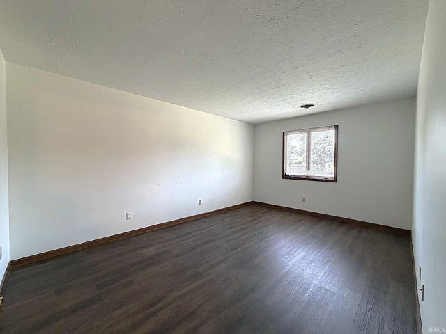 822 Woodlawn Ave Apt D, Monticello, IN 47960