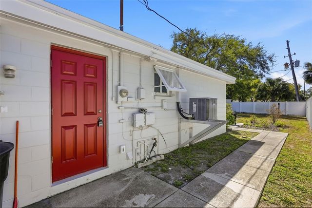 320 93RD AVENUE N, St Petersburg, FL 33702