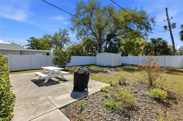 320 93RD AVENUE N, St Petersburg, FL 33702