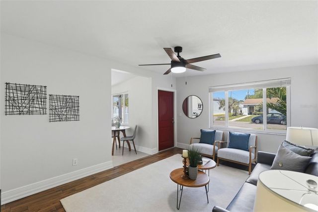 320 93RD AVENUE N, St Petersburg, FL 33702