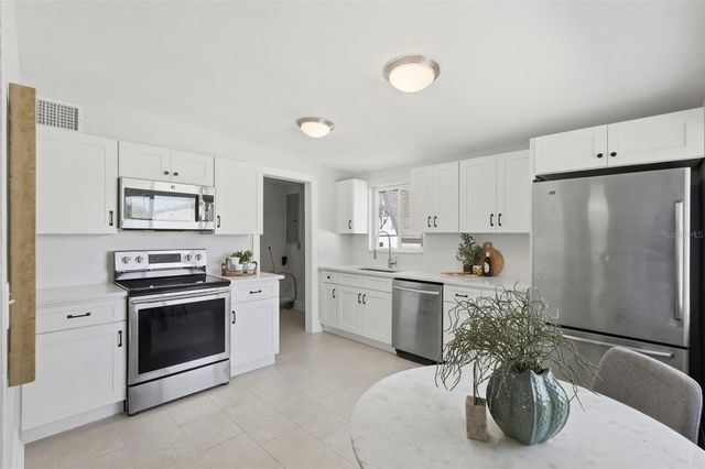 320 93RD AVENUE N, St Petersburg, FL 33702