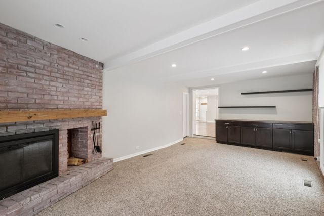 6803 N KEELER Avenue, Lincolnwood, IL 60712