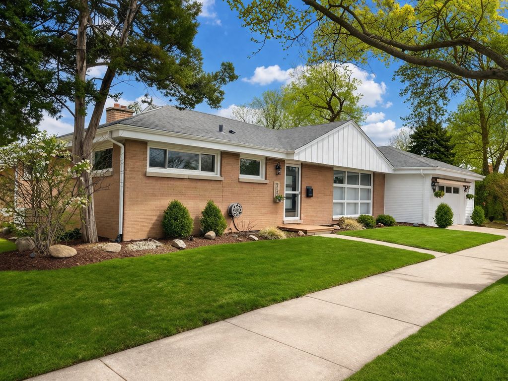 Image 1 of property listing at 6803 N KEELER Avenue, Lincolnwood, IL 60712