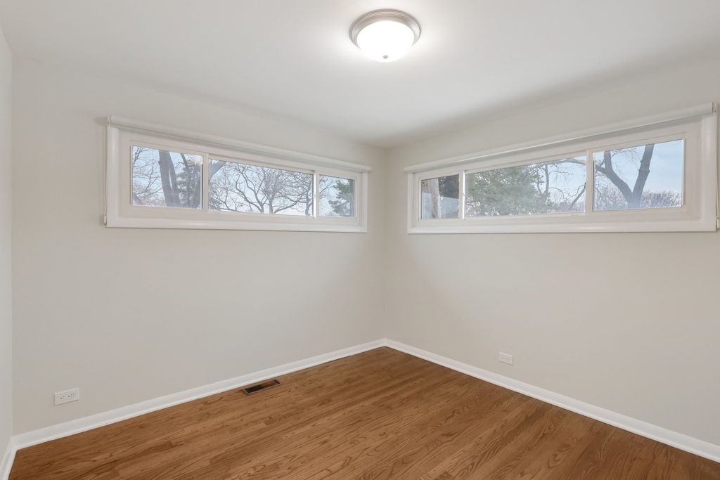 Image 10 of property listing at 6803 N KEELER Avenue, Lincolnwood, IL 60712