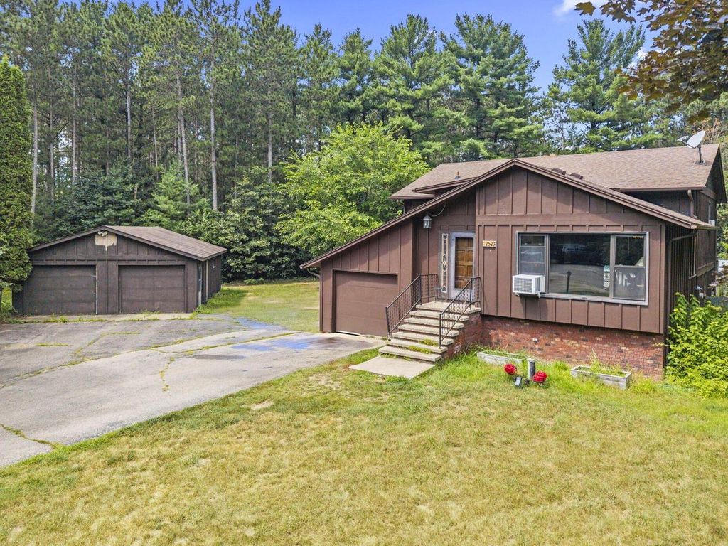 N2523 Coach Lite COURT, Wautoma, WI 54982