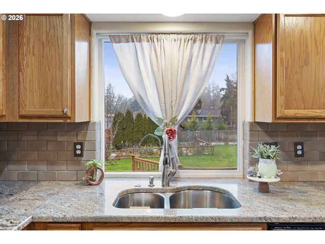 13177 MOCCASIN Way, Oregon City, OR 97045