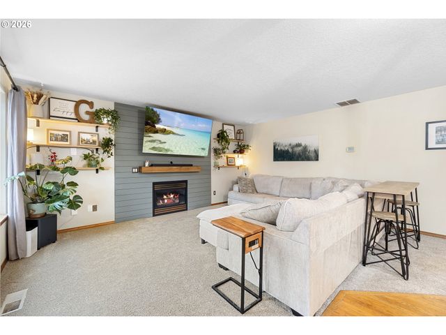 13177 MOCCASIN Way, Oregon City, OR 97045