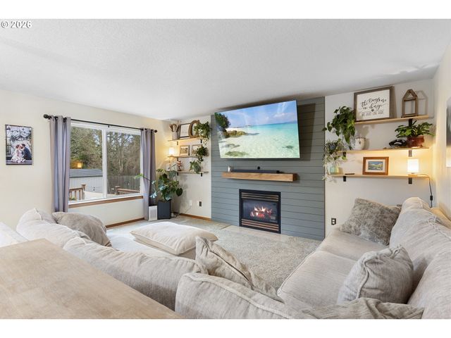 13177 MOCCASIN Way, Oregon City, OR 97045