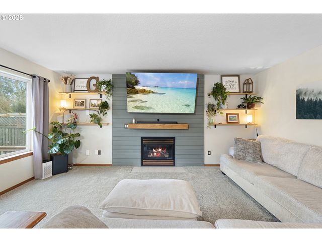 13177 MOCCASIN Way, Oregon City, OR 97045