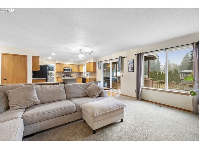 13177 MOCCASIN Way, Oregon City, OR 97045