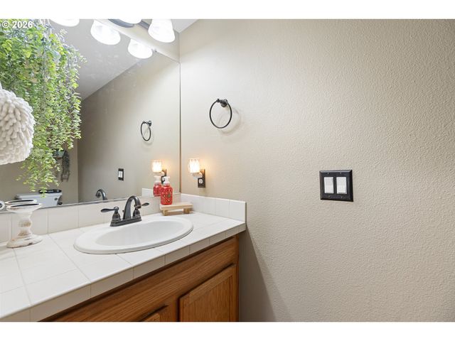 13177 MOCCASIN Way, Oregon City, OR 97045