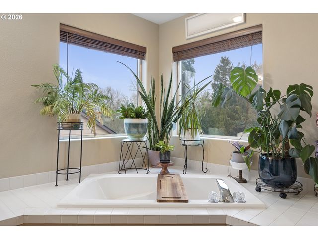 13177 MOCCASIN Way, Oregon City, OR 97045