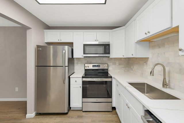 3440 Golfview Drive 112, Eagan, MN 55123