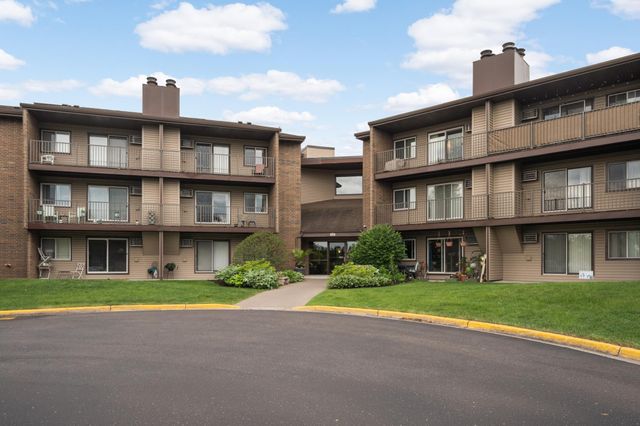 3440 Golfview Drive 112, Eagan, MN 55123