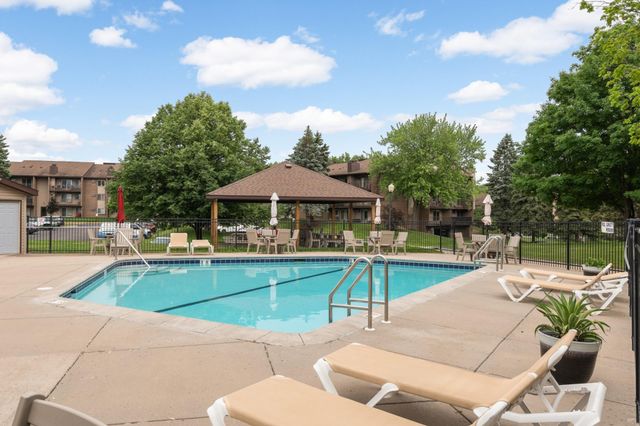 3440 Golfview Drive 112, Eagan, MN 55123