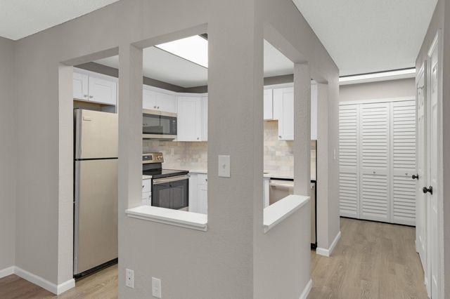 3440 Golfview Drive 112, Eagan, MN 55123