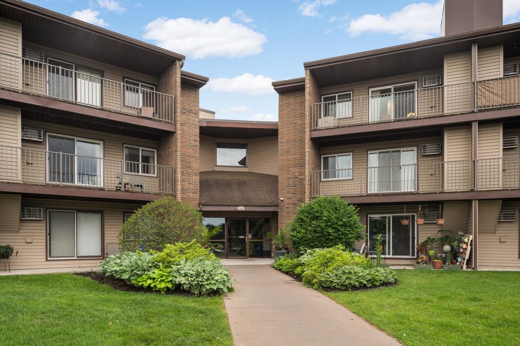 3440 Golfview Drive 112, Eagan, MN 55123