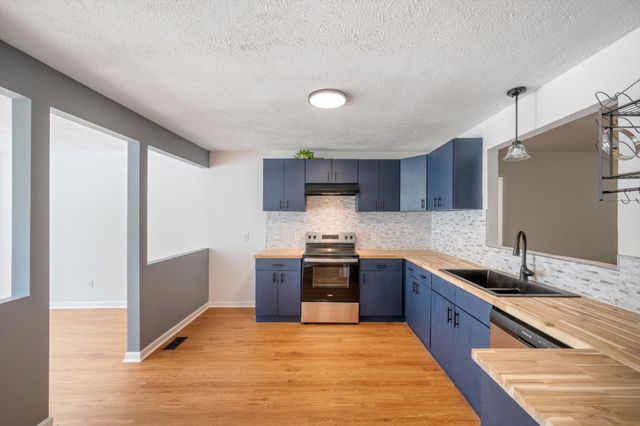 2116 Stonebrook Dr, Murfreesboro, TN 37128