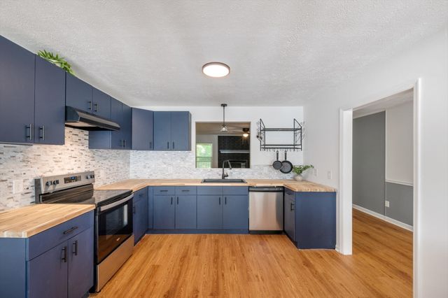 2116 Stonebrook Dr, Murfreesboro, TN 37128