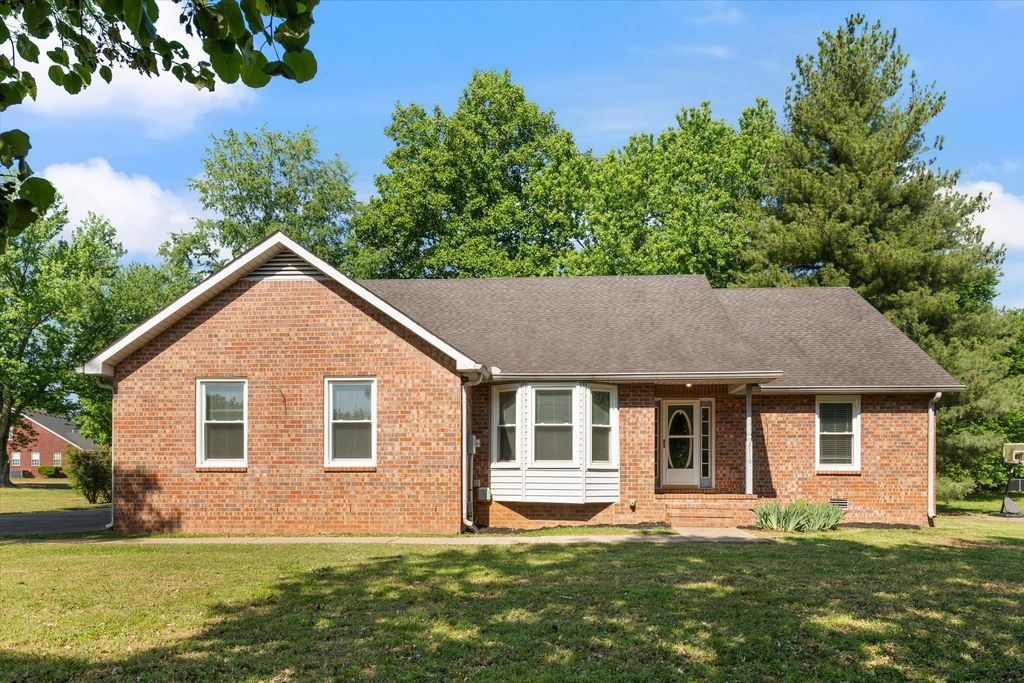 2116 Stonebrook Dr, Murfreesboro, TN 37128