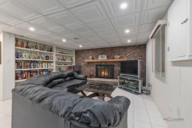 1240 Antietam Drive, Long Grove, IL 60047