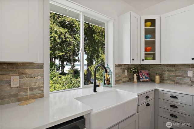 7544 Sandy Point Beach Road NE, Olympia, WA 98516