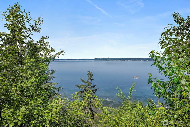 7544 Sandy Point Beach Road NE, Olympia, WA 98516