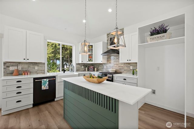 7544 Sandy Point Beach Road NE, Olympia, WA 98516